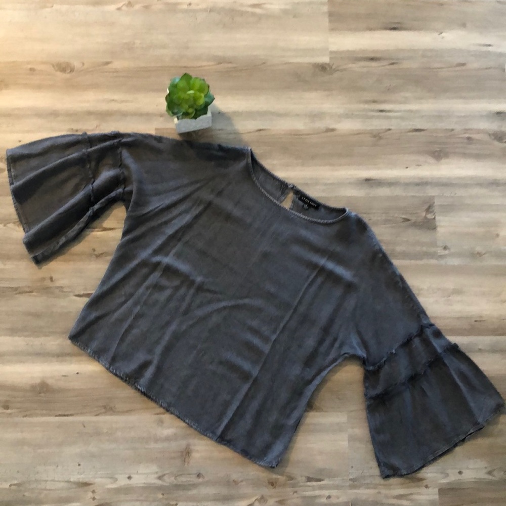 💙BELL SLEEVE BLOUSE SZ LARGE 💙